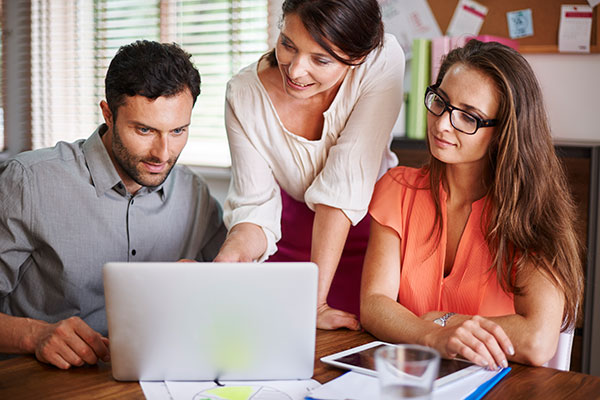 Personas trabajando Power Platform